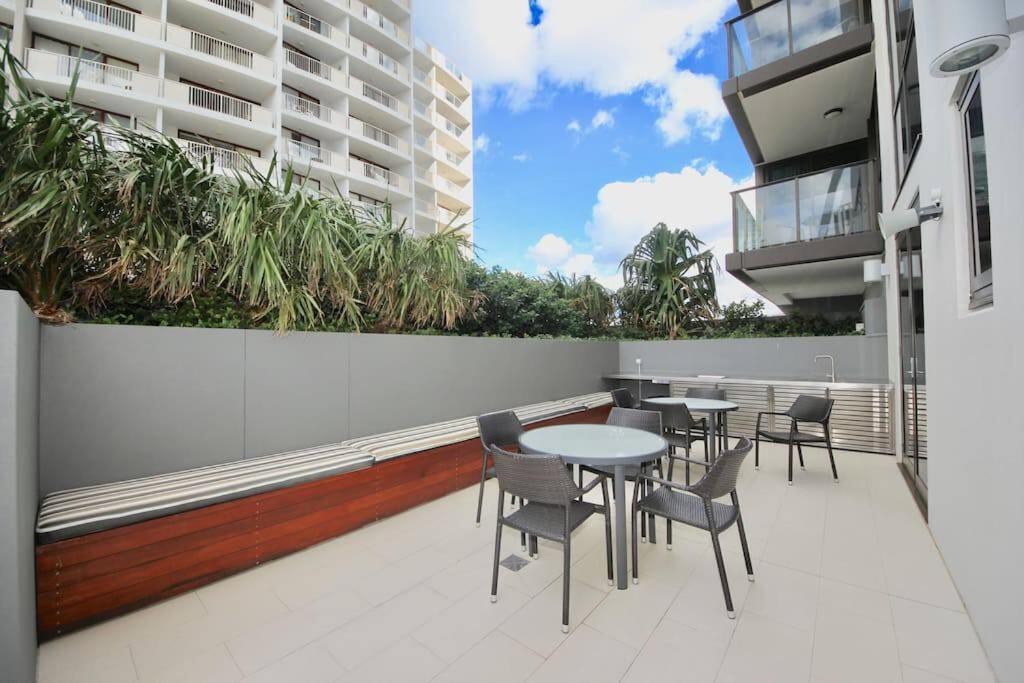 Broadbeach Level 10 With Views