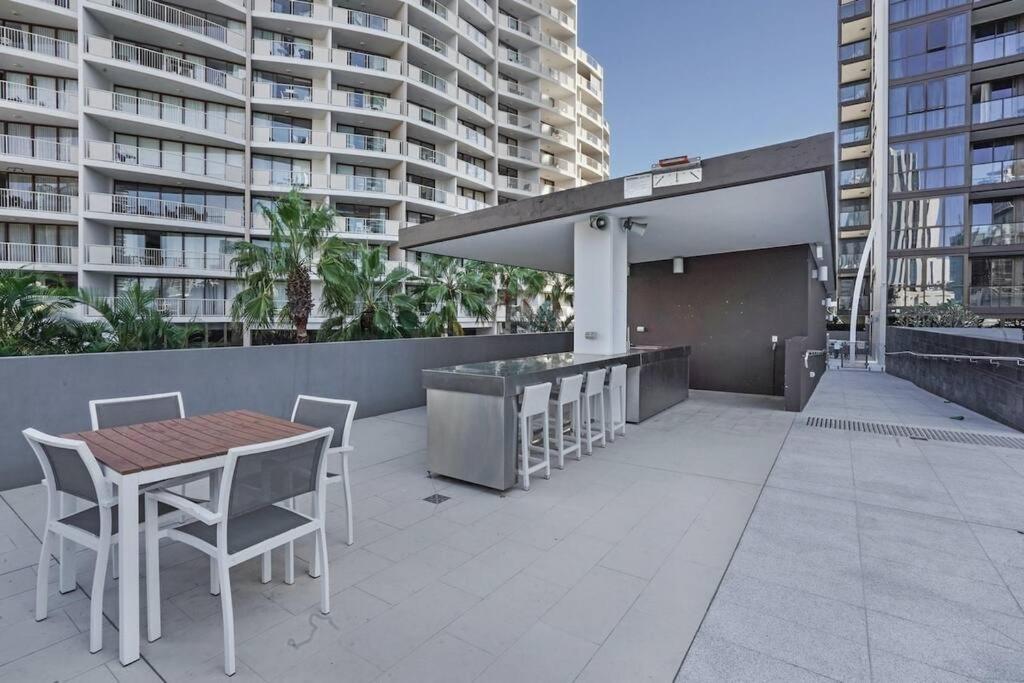 Broadbeach Level 10 With Views Apartment *