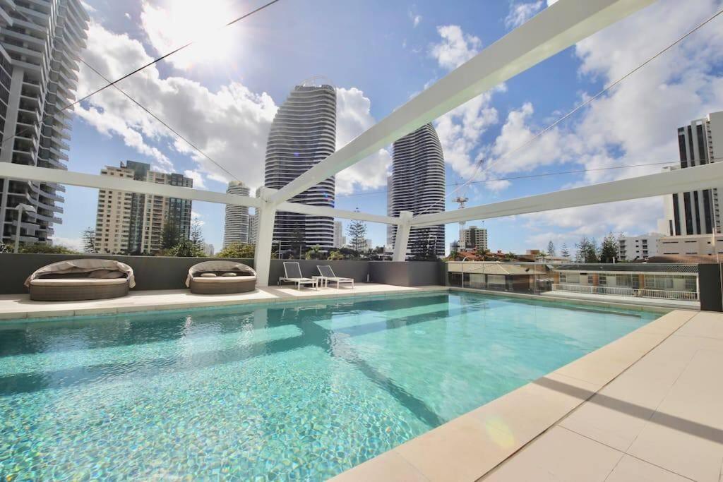 Broadbeach Level 10 With Views Apartment