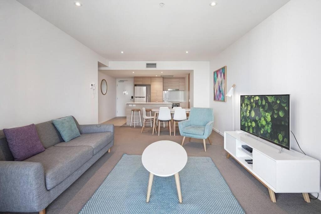 Broadbeach Level 10 With Views Apartment *