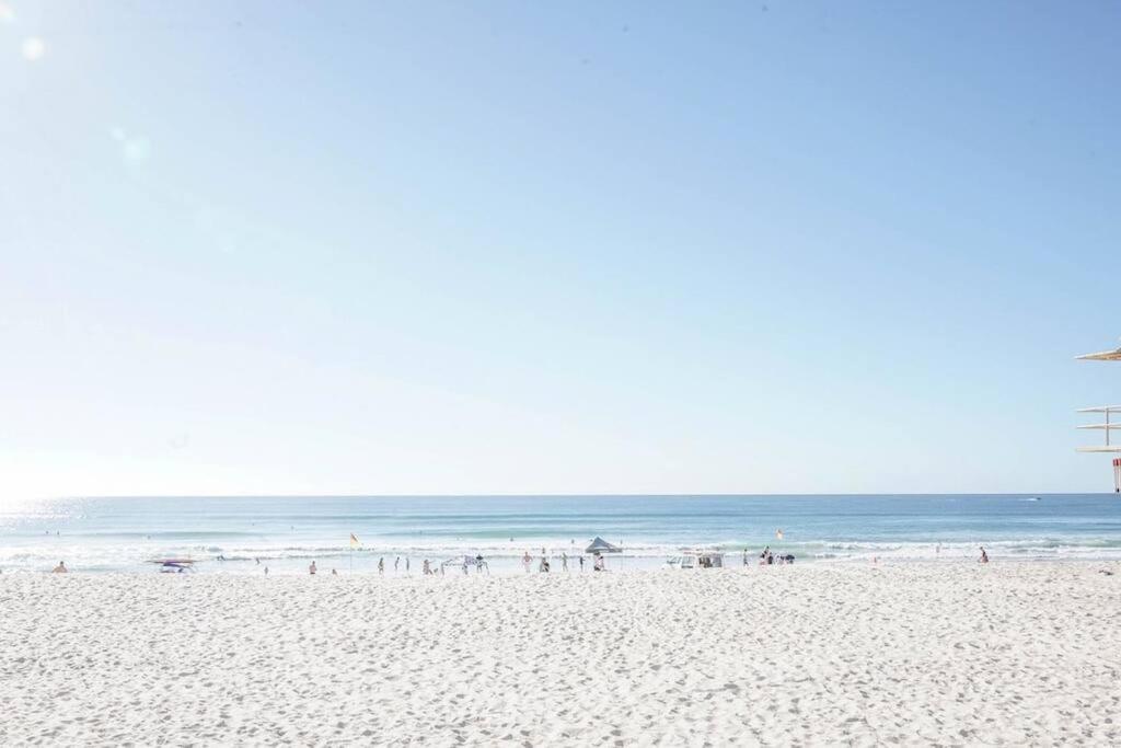 Broadbeach Level 10 With Views Apartment