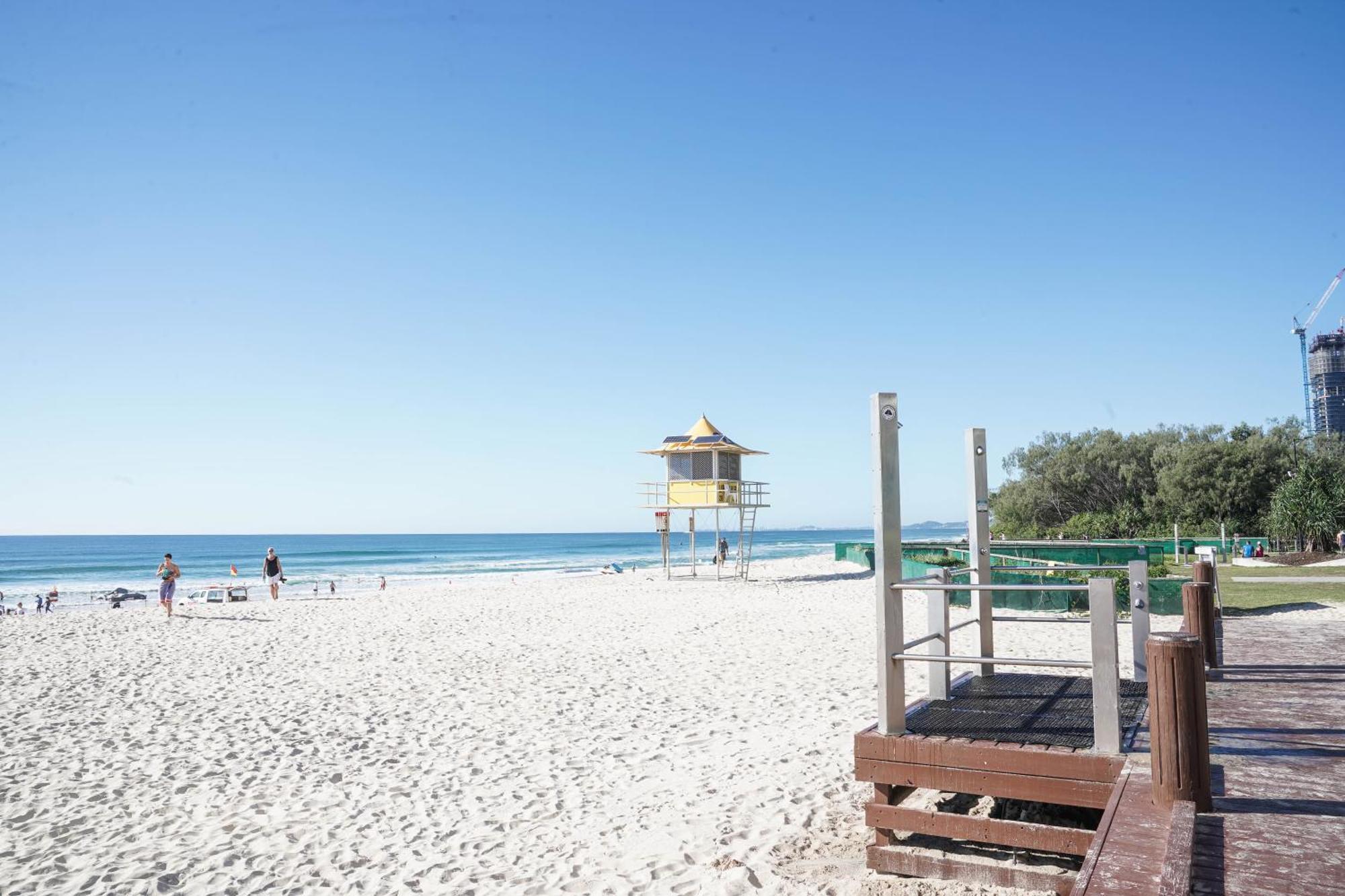 Broadbeach Level 10 With Views Apartment *